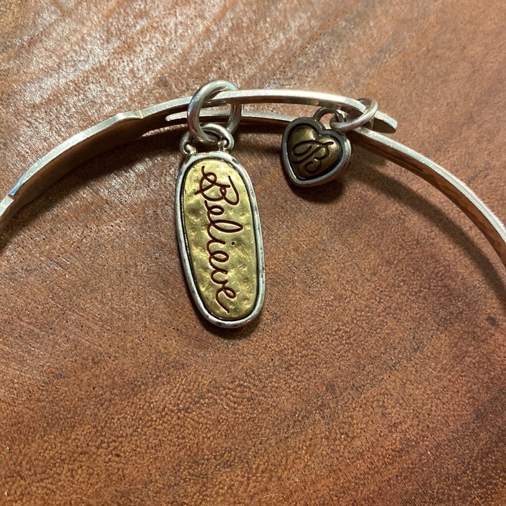 BRIGHTON Art & Soul "Believe" Charm Silver and gold Bangle Bracelet‎ - Picture 3 of 6